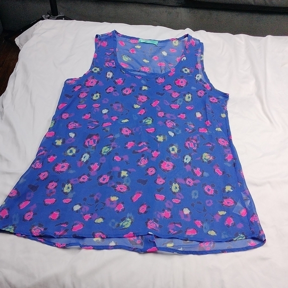 Chris & Carol women's animal print, medium sized, sheer sleeveless top - Picture 1 of 10